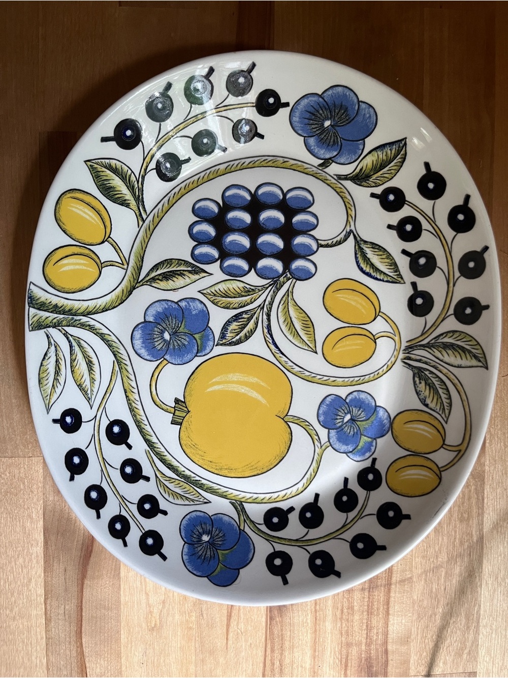 Vintage Arabia Paratiisi  Oval Dinner  Plate (The Very First Plate 1969).